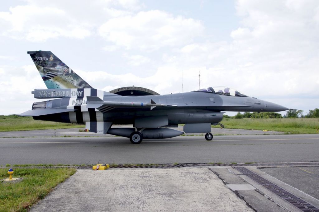 Code MN, comme en 1944 pour le F-16 de la 350ème Escadrille .